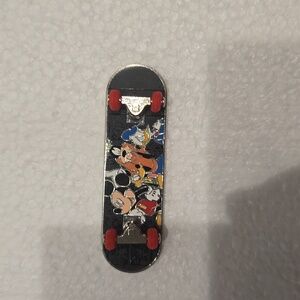 Great condition Disney skateboard pin, from Mickey mouse movie.
